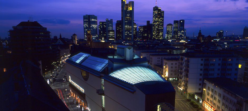 Museum für Moderne Kunst in Frankfurt am Main (Aussenansicht bei Nacht)